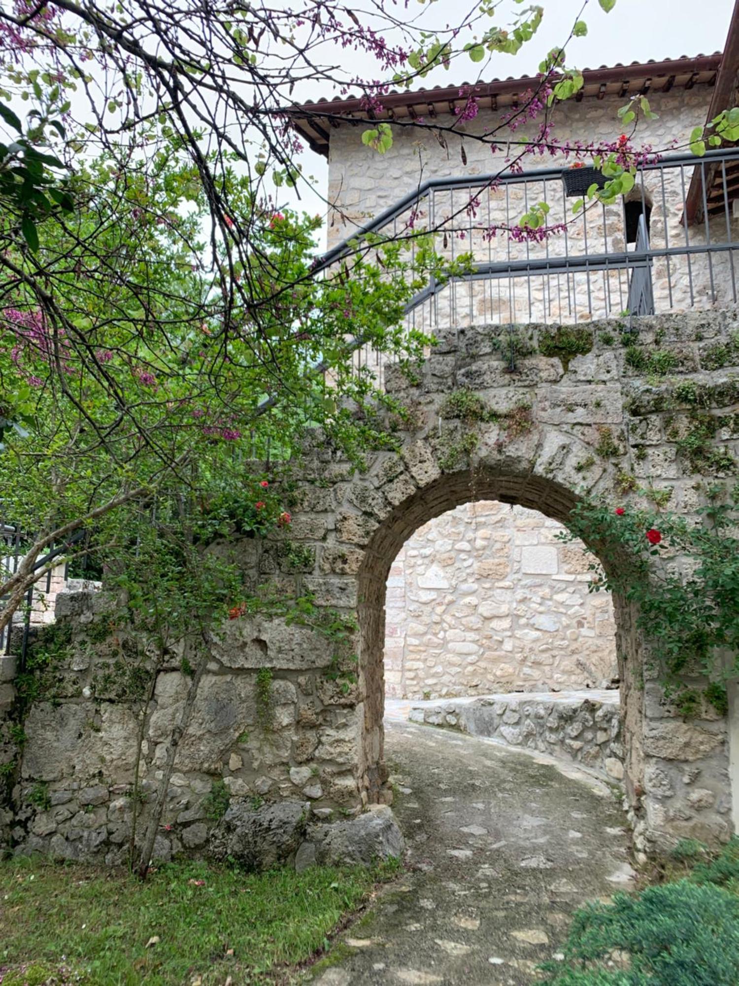 Abbazia Ss. Quirico E Giulitta Hotel Micigliano Ngoại thất bức ảnh